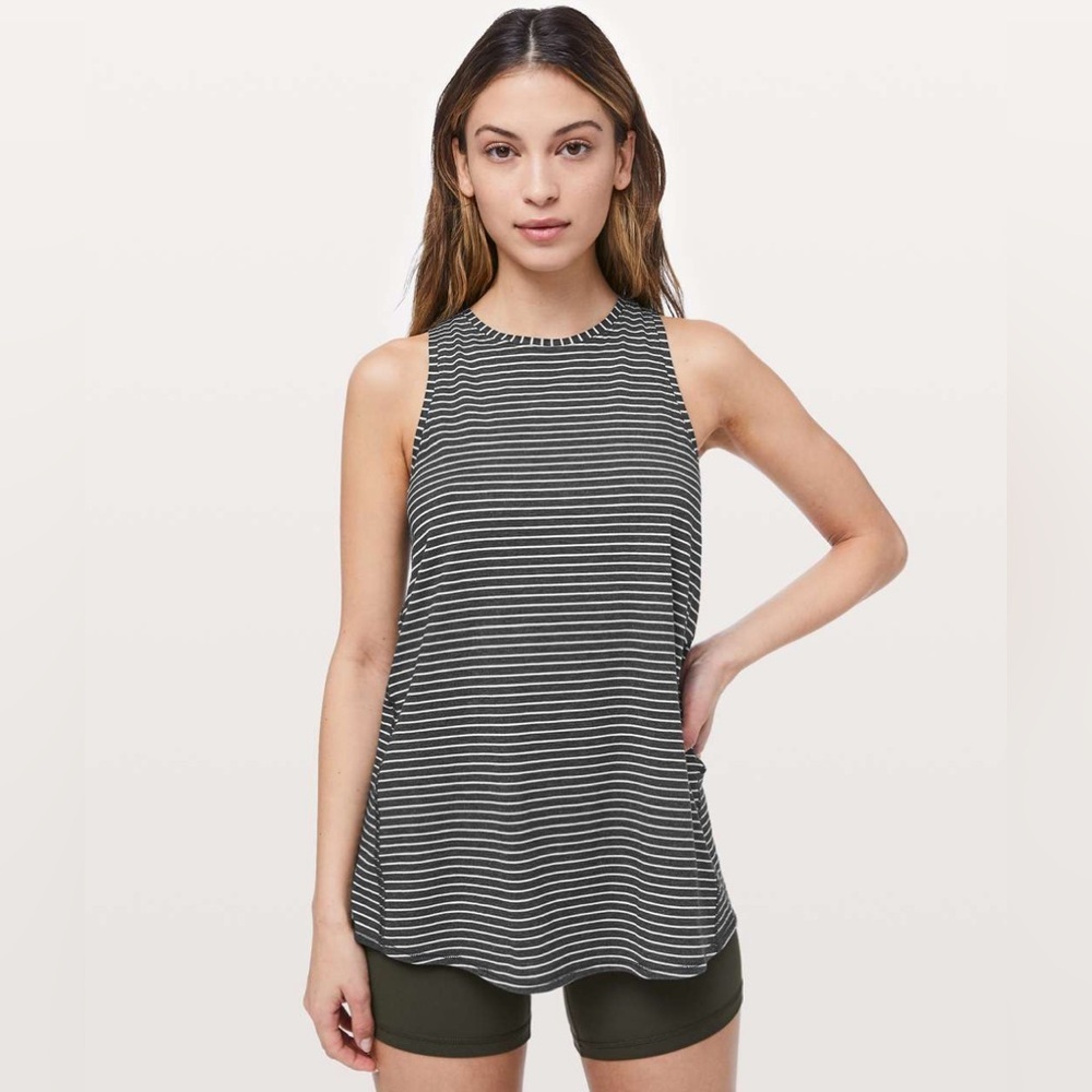 Lululemon All Tied Up Tank Size 4 🩶🤍